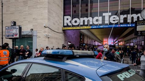 Violenza A Roma Accoltellato A Morte Vicino Alla Stazione Termini La