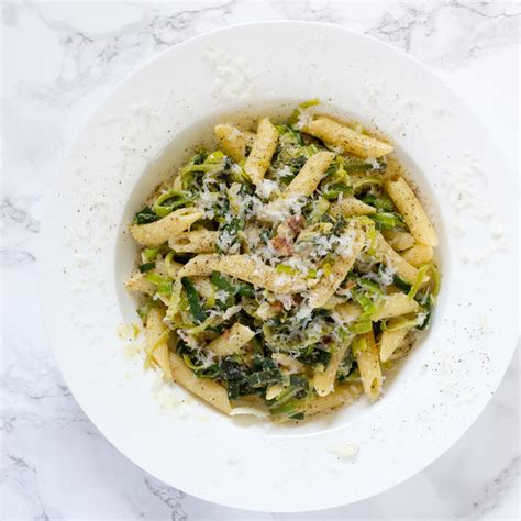 Mealime - Creamy Leek & Bacon Pasta with Goat Cheese