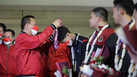 Foto Ketua Harian Pbesi Sambut Kepulangan Peraih Medali Emas Sea Games