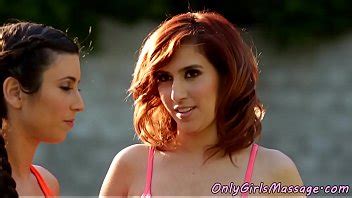 Lesbianas amantes de masajes disfrutan de sexo trío XVIDEOS
