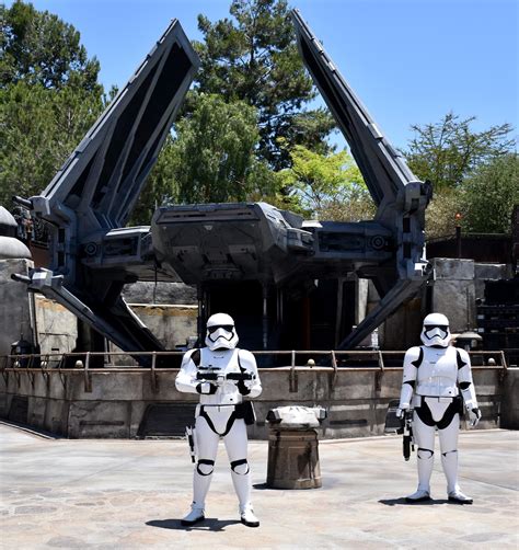 Fotos Veja como ficou o parque temático de Star Wars na Disney 30