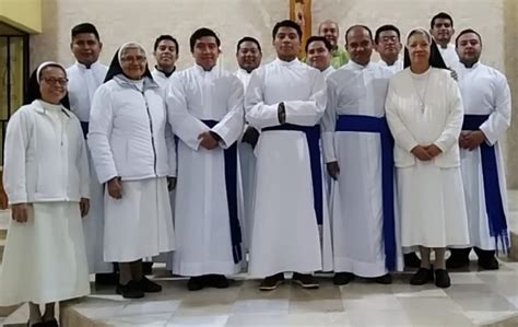 OBLATAS DE JESÚS SACERDOTE familiadelacruz org