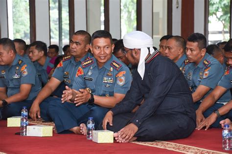 Prajurit Pasmar 1 Hadiri Peringatan Isra Miraj 1444 H2023 M