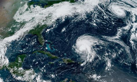 El Hurac N Danielle Pierde Fuerza Y La Tormenta Earl Puede Fortalecerse