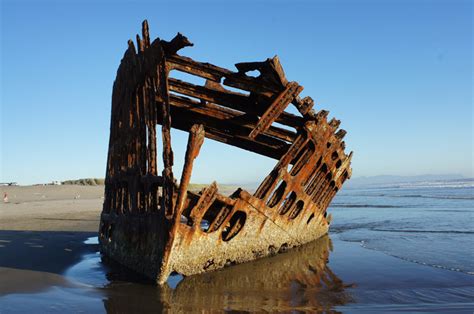 You Must See: The Peter Iredale Shipwreck