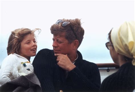 St C281 14 63 President John F Kennedy First Lady Jacqueline Kennedy And Caroline Kennedy