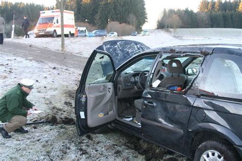 P unfall Kinder Kleinbus mit sechs Kindern verunglückt