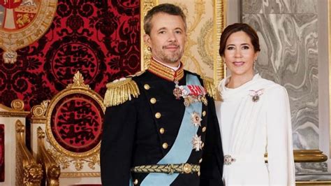 Federico X Y Mary De Dinamarca Posan Por Primera Vez Como Reyes