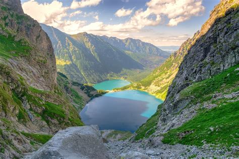 山に囲まれた湖の風景 ポーランドの風景 Beautiful 世界の絶景 美しい景色