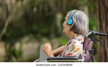 Music Therapy Dementia Treatment On Elderly Stock Photo 2151658039 ...