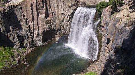 Enjoy A Private Hot Tub At Your Campsite In Benton Hot Springs Getaway Couple