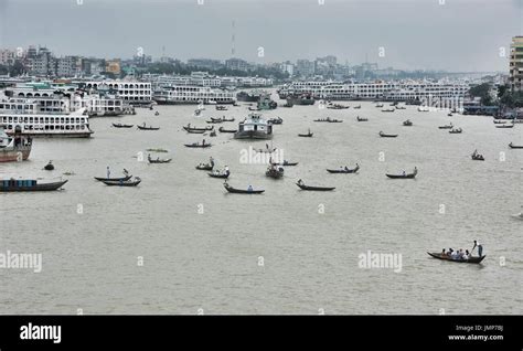 View of the Buriganga River, Dhaka, Bangladesh Stock Photo - Alamy