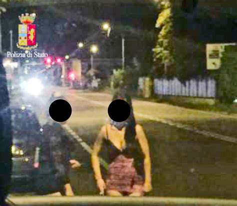 Sgominata La Banda Che Gestiva Le Prostitute Bastonate Sfregi E Olio