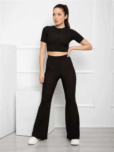 Черный фактурный костюм с расклешенными брюками 12597 за 632 грн ...