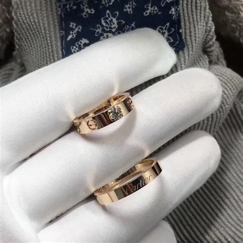 Cartier Love Ring Mens Wedding Band Fastens Binnacle Galleria Di Immagini
