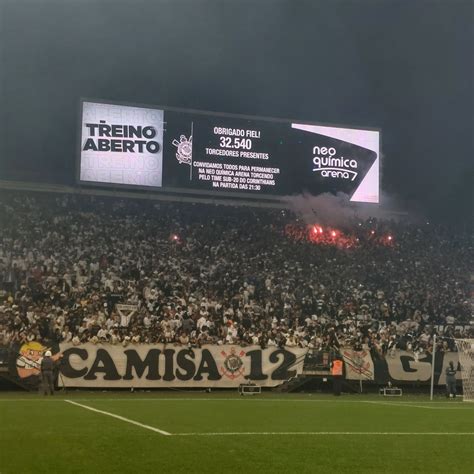 Em clima de jogo mais de 30 mil vão a estádio do Corinthians para