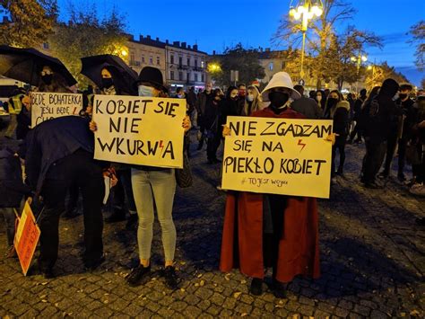 Protest Kobiet W Cz Stochowie Zobaczcie Zdj Cia Cz Stochowa Nasze Miasto