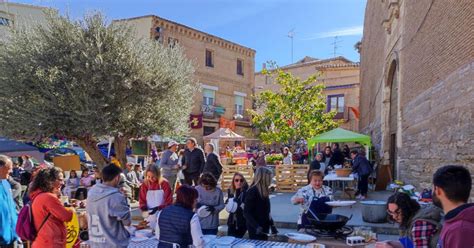 La Feria de Artesanía y Mercado de las Flores llena las calles de San