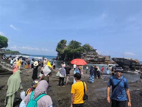 Kunjungan Wisatawan Ke Dtw Tanah Lot Tabanan Meningkat Selama Wwf Ke