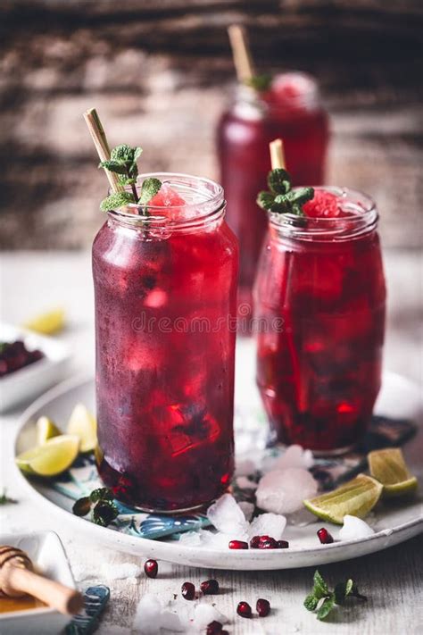 Hibiscus Ice Tea With Lime Lemongrass Green Tea And Honey Stock Image