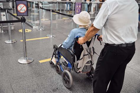 Movilidad reducida Viajar en avión con muletas o silla de ruedas Bob