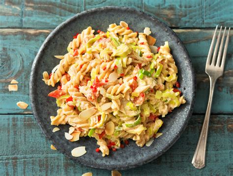 Fusilli Met Gerookte Forel En Amandelschaafsel Recept Hellofresh