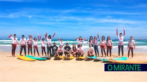 O Mirante Aula De Surf Para Crian As E Jovens Seguidos Na Uls Da Lez Ria