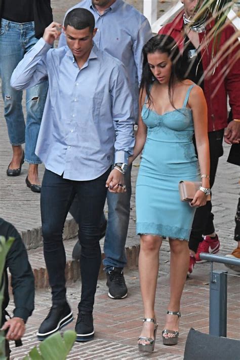 Photo Cristiano Ronaldo Et Sa Compagne Georgina Rodr Guez Vont D Ner