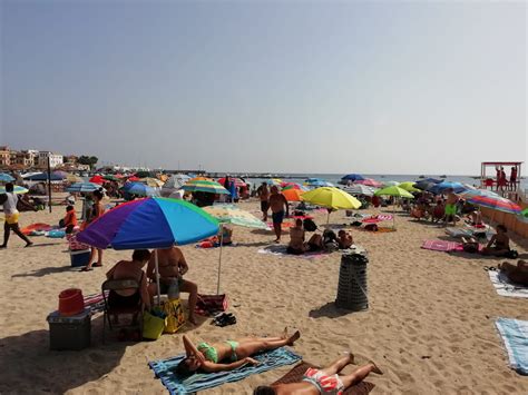 Divieti Ignorati A Ferragosto Spiagge Affollate E Niente