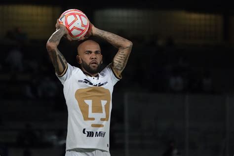 Dani Alves Fue Detenido Por Agresión Sexual Grupo Milenio