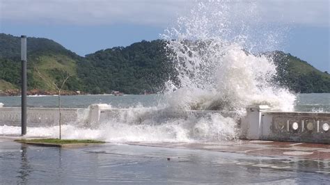 Ressaca Mar Tima Marinha Estende At Ter A Feira O Alerta Para