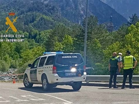 Fallece un camionero de 58 años al salirse de la vía en Salinas de Bielsa