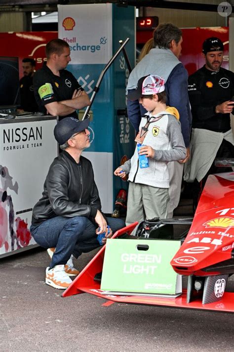 Gad Elmaleh Et Son Fils Rapha L Au Stand Nissan Durant Le Eme Monaco E