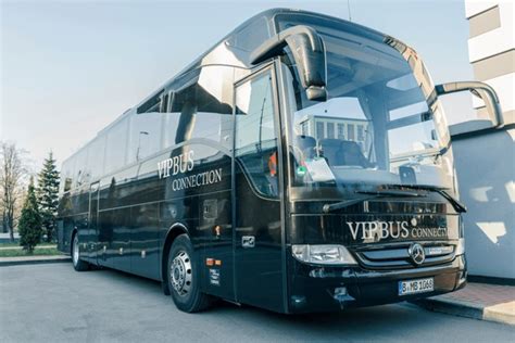 13 Black Charter Busses Royalty-Free Images, Stock Photos & Pictures ...
