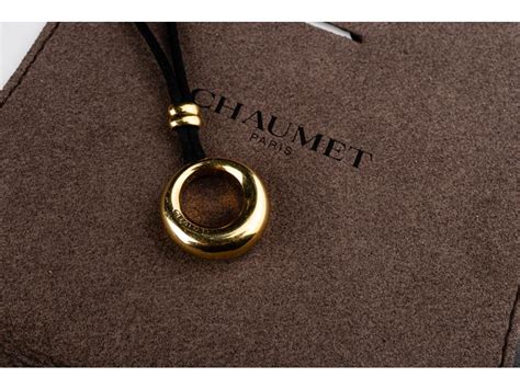 CHAUMET Collier pendentif modèle Anneau en or jaune 750 millièmes