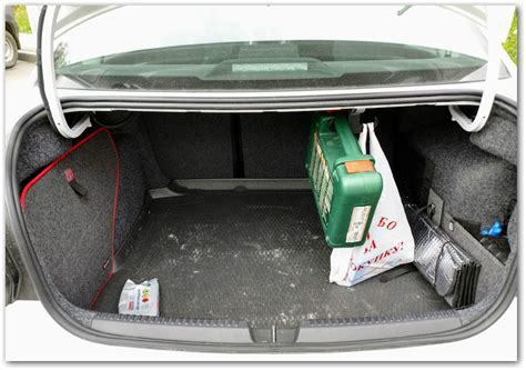 Крюк в багажник — Volkswagen Polo Sedan, 1,4 л, 2018 года | аксессуары ...