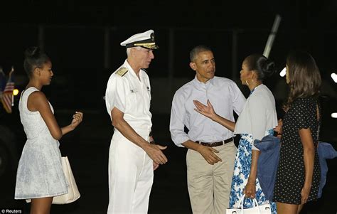 NoozYes : Photos: President Obama arrived Hawaii Today