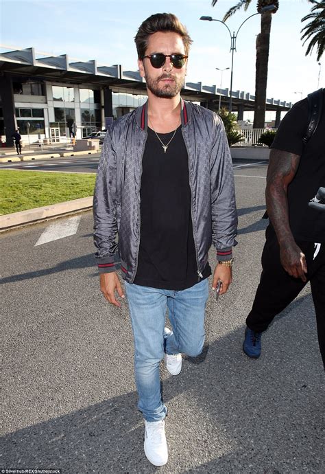 Bikini Clad Bella Thorne Lays Over Shirtless Scott Disick Daily Mail Online