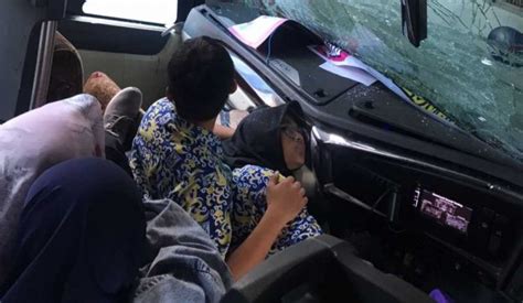 Rombongan Studi Tour SMPN 4 Kota Tangerang Tabrakan Beruntun Di Tol