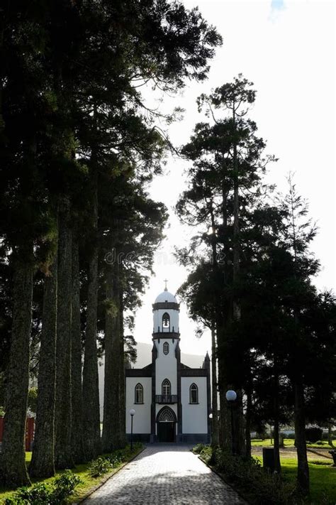 Captura Vertical De La Iglesia De San Nicolau En El Pueblo De Sete