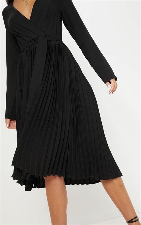 Robe noire plissée à manches longues Robes PrettyLittleThing FR