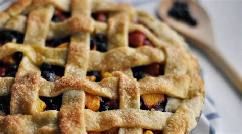 Lattice-topped rhubarb pie – Ukrainian Recipes