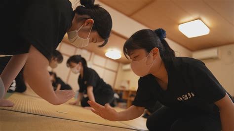 『かるた』にかけた女子高生 最後の夏 実録ちはやふる「かるたの甲子園」と呼ばれる全国大会に最多出場の強豪校 影で支える仲間たちとの友情