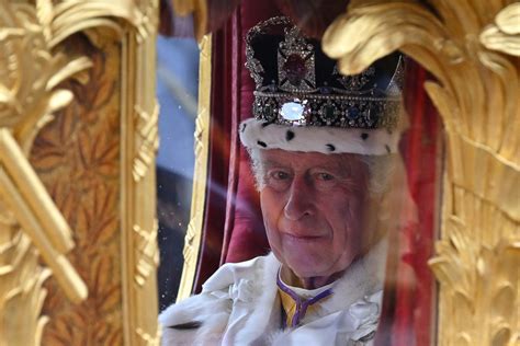 COROAÇÃO REI CHARLES III Charles III é coroado rei em cerimônia