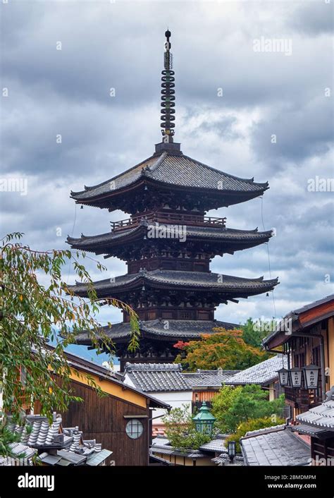 The View Of The Yasaka Pagoda Hokan Ji Temple In The Middle Of Old