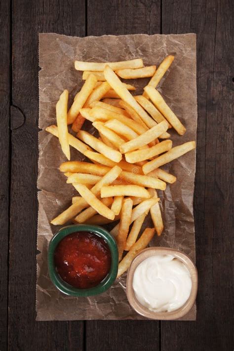 Pommes Frites Mit Ketschup Und Mayo Stockbild Bild Von Kartoffel