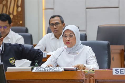 Optimalisasi Pembayaran THR 2024 Menaker Ida Fauziyah Lakukan Sejumlah