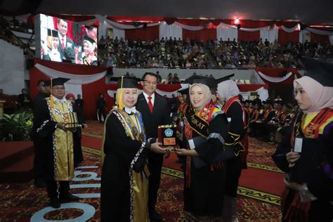 Unila Mewisuda 823 Mahasiswa Periode VII Tahun Akademik 2023 2024