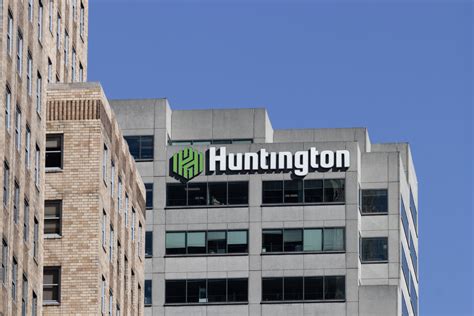 Is Huntington Bancshares Stock Outperforming The Dow