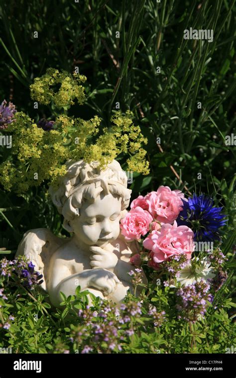 Angel figurine in the garden Stock Photo - Alamy